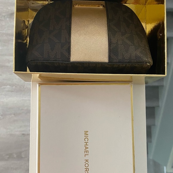 Michael Kora Travel Pack - Picture 4 of 4